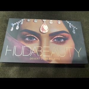 Huda Beauty Desert Dusk palette